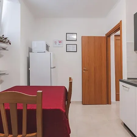 Accogliente E Confortevole Διαμέρισμα